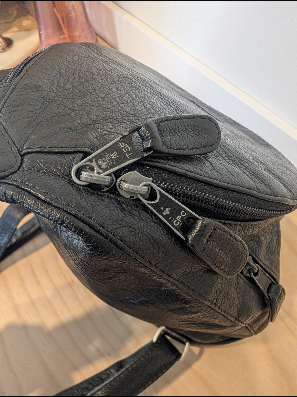 Kenneth Cole Vintage Black Leather Teardrop Backpack Purse - Picture 14 of 15